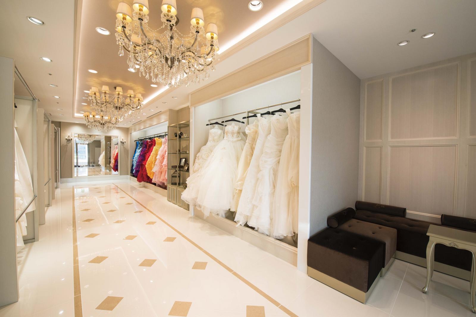 館内に衣裳室も併設している為、衣裳合わせから打ち合わせまで一カ所で済む利便性