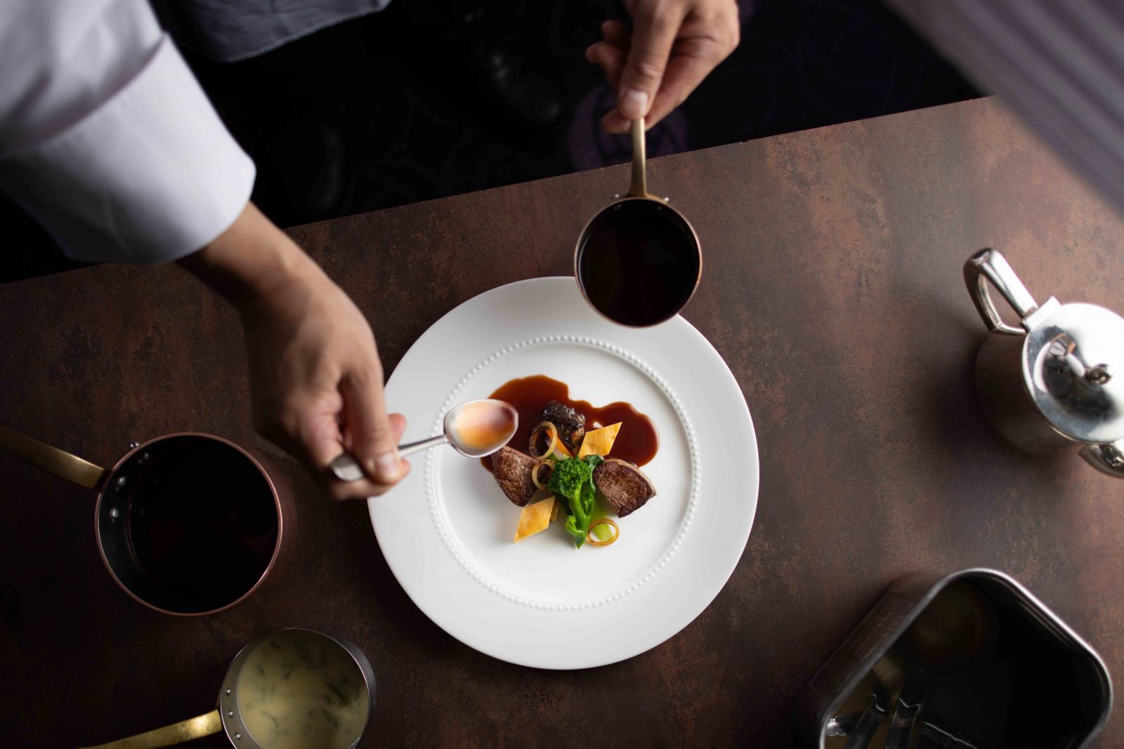 大切にしているのは、“記憶に残る料理”を創造すること。<br />
そして“明日も食べたくなる料理”とともにバランスを考慮してコースメニューを構成することです。