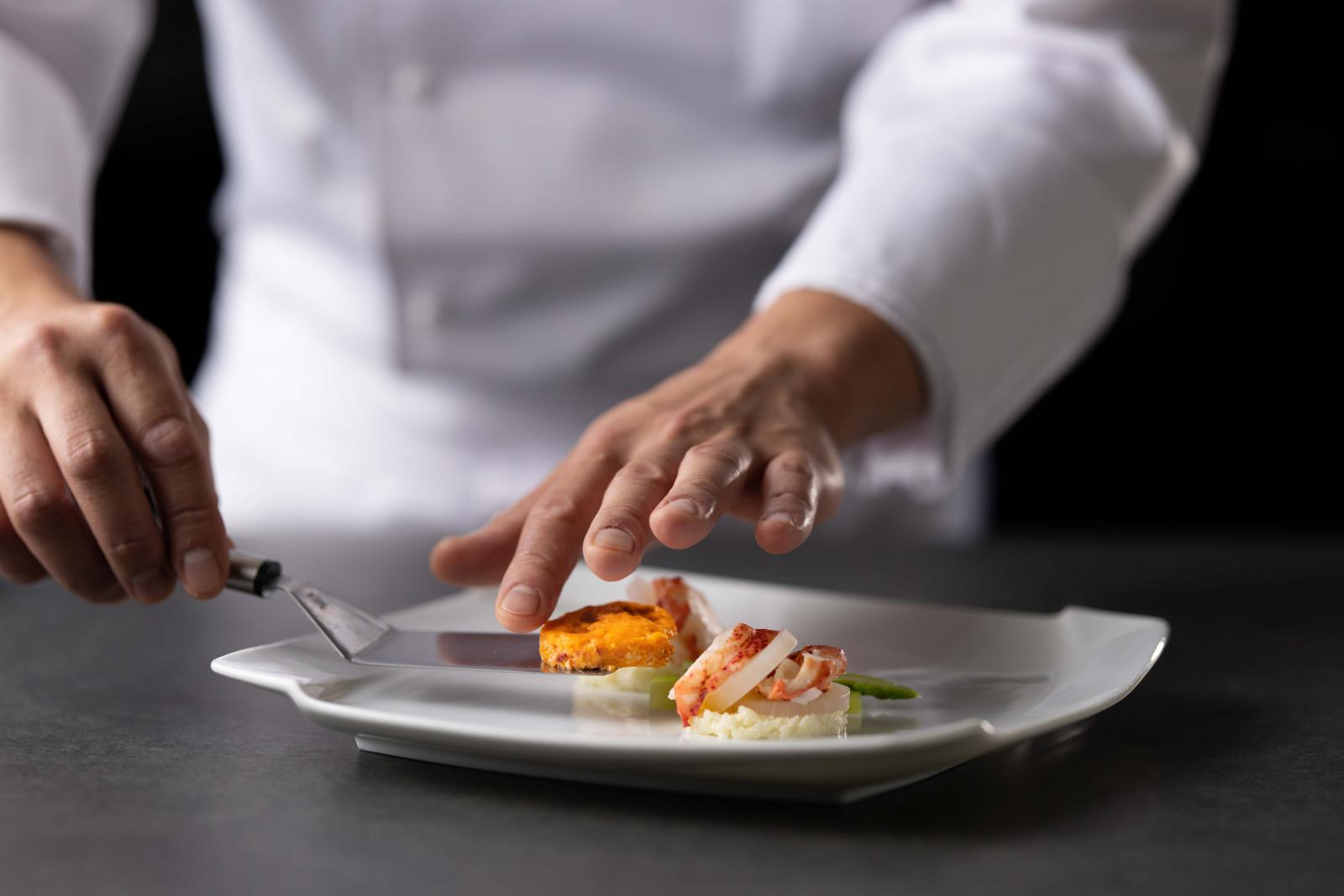 一品一品を華やかに、あでやかに仕上げ、<br />
新しい人生の幕開けを祝福いたします