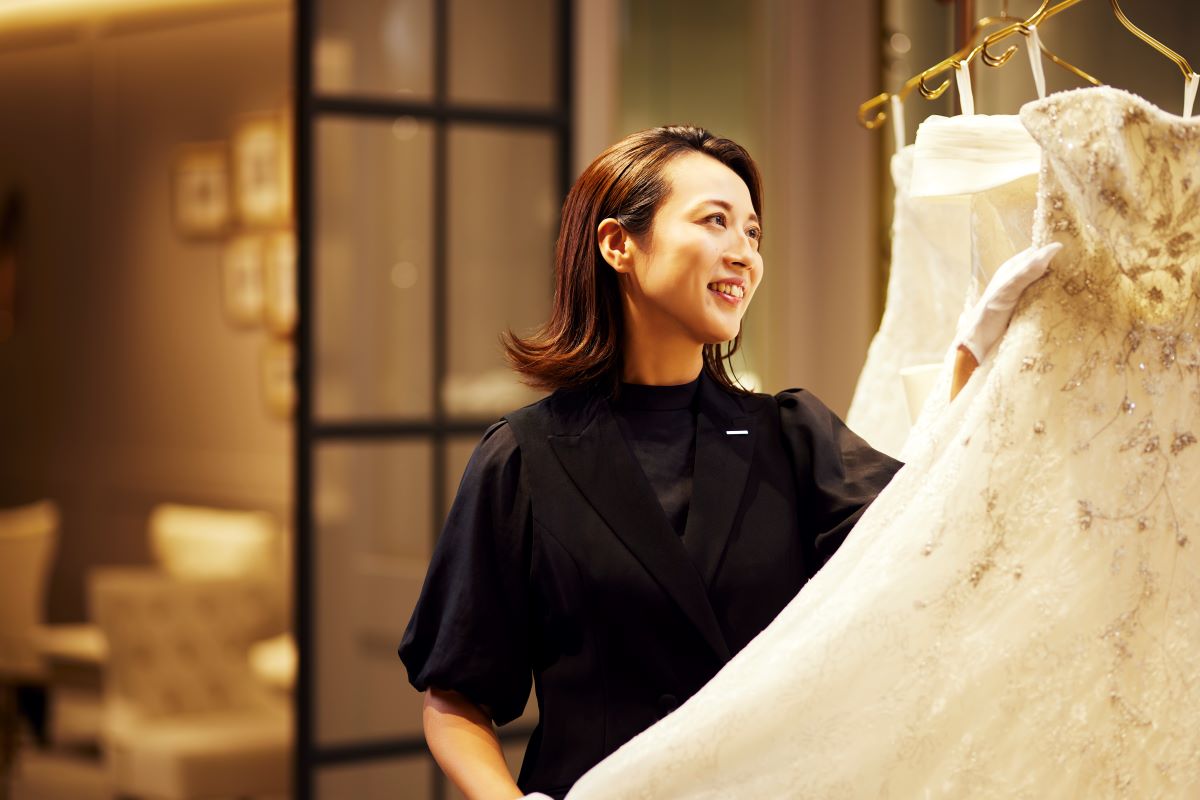 新婦様の好みを丁寧にヒアリングしながら、理想の１着をご提案