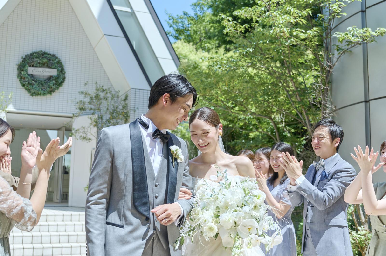 ガーデンもあり、ブーケトスや集合写真などの演出も可能