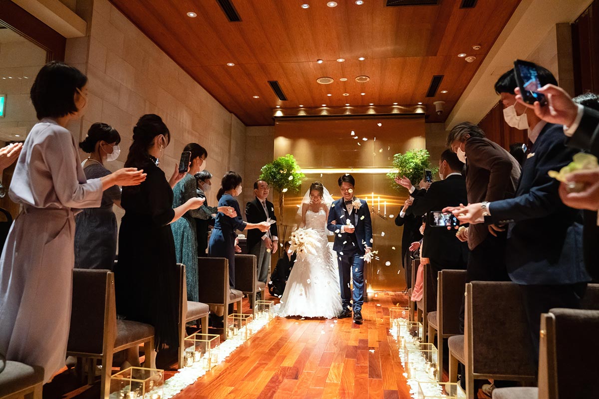 家族や友人が近くに感じられるアットホームな挙式に。