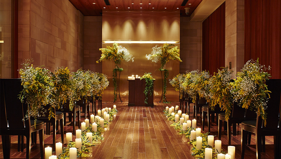 カムンとはフランス語で「花梨」。花梨の花言葉は「唯一の恋」。カムンチャペルで使用されている天然の木材は全てこの花梨の樹です。 「二人だけのこの世でたった一つの愛」永遠に誓いあう場所を意味します。