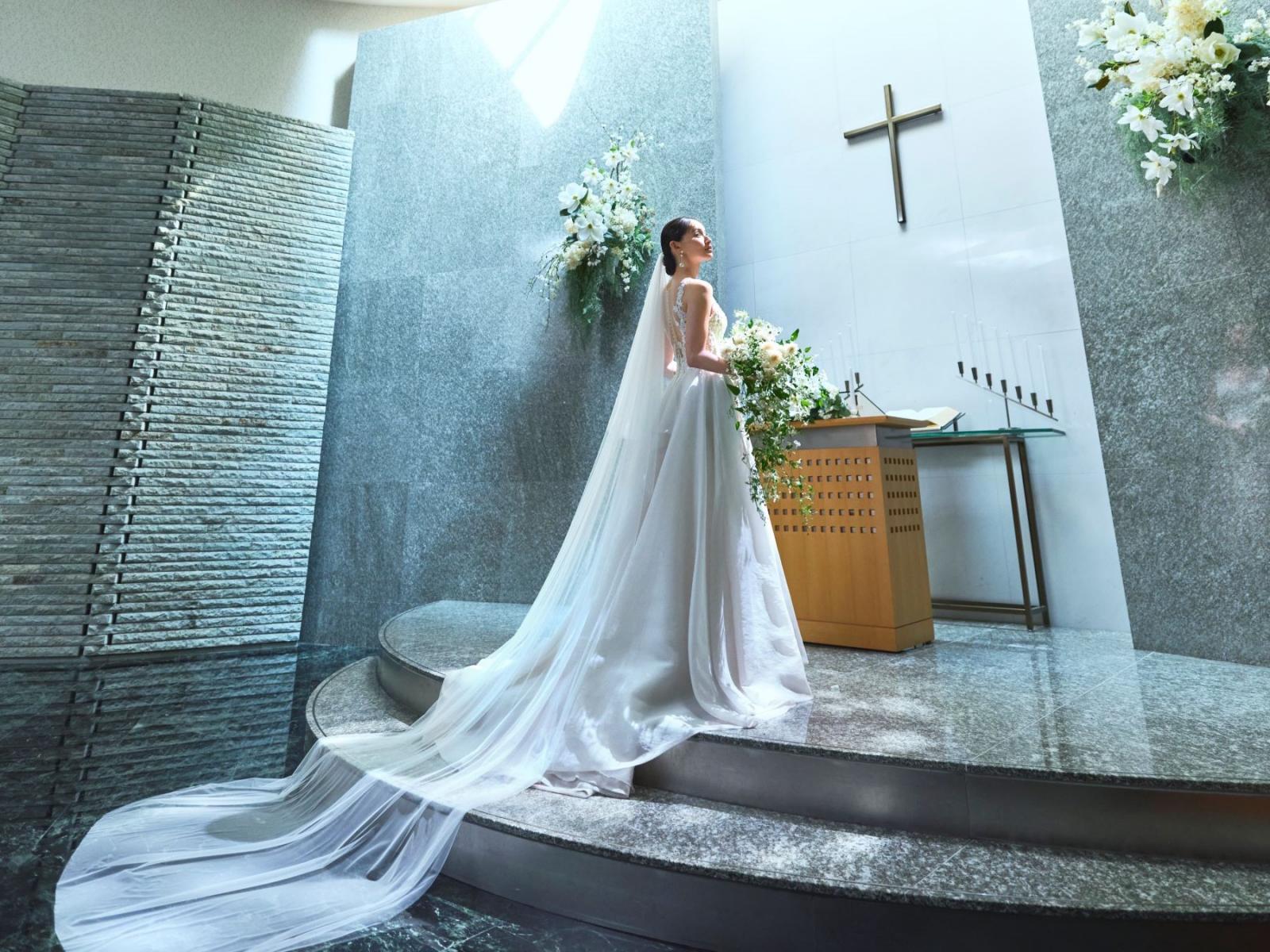 教会が石で造られているのも特徴の1つ。石は「信頼」を表しています。「固く・変わらない」もの。ふたりが「固い信頼で結ばれること」を願い造られました