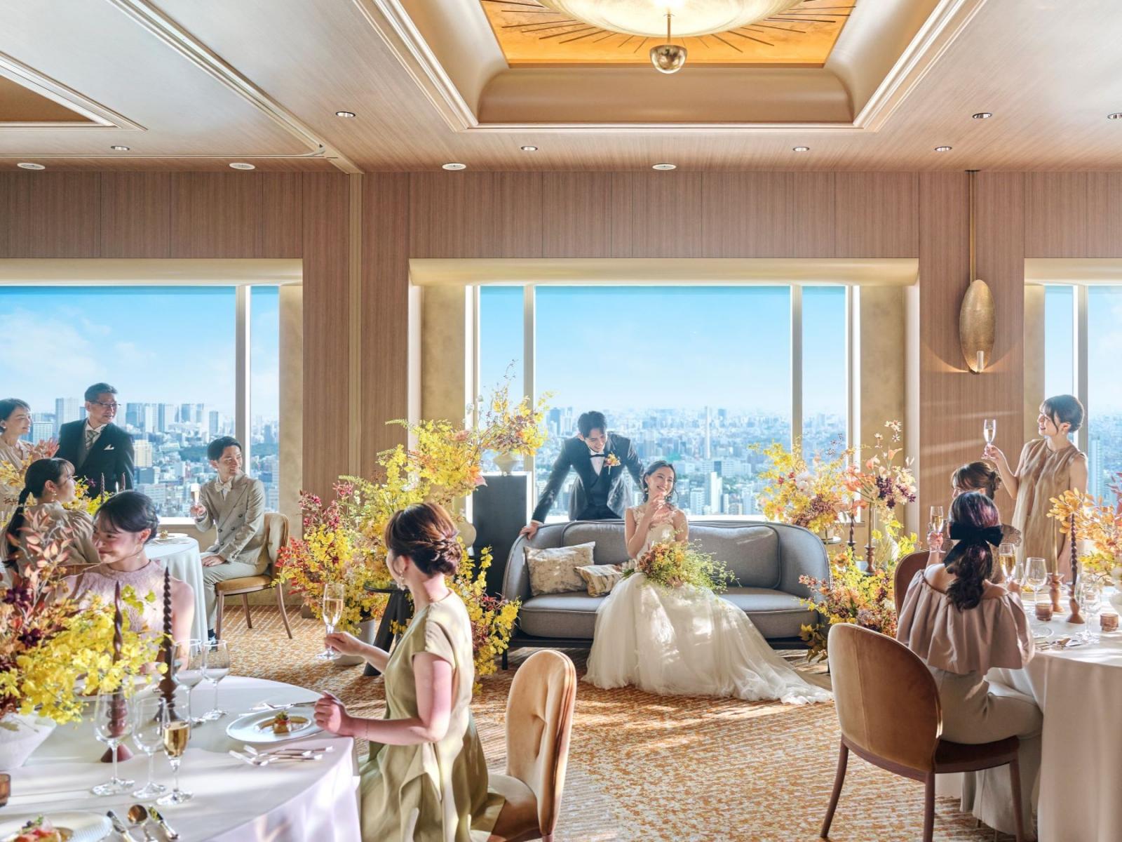 フランス共和国政府にも認められた「総料理長 福田順彦」によるフランス料理をはじめ、 各分野のスペシャリストがおふたりのご結婚式をトータルプロデュース