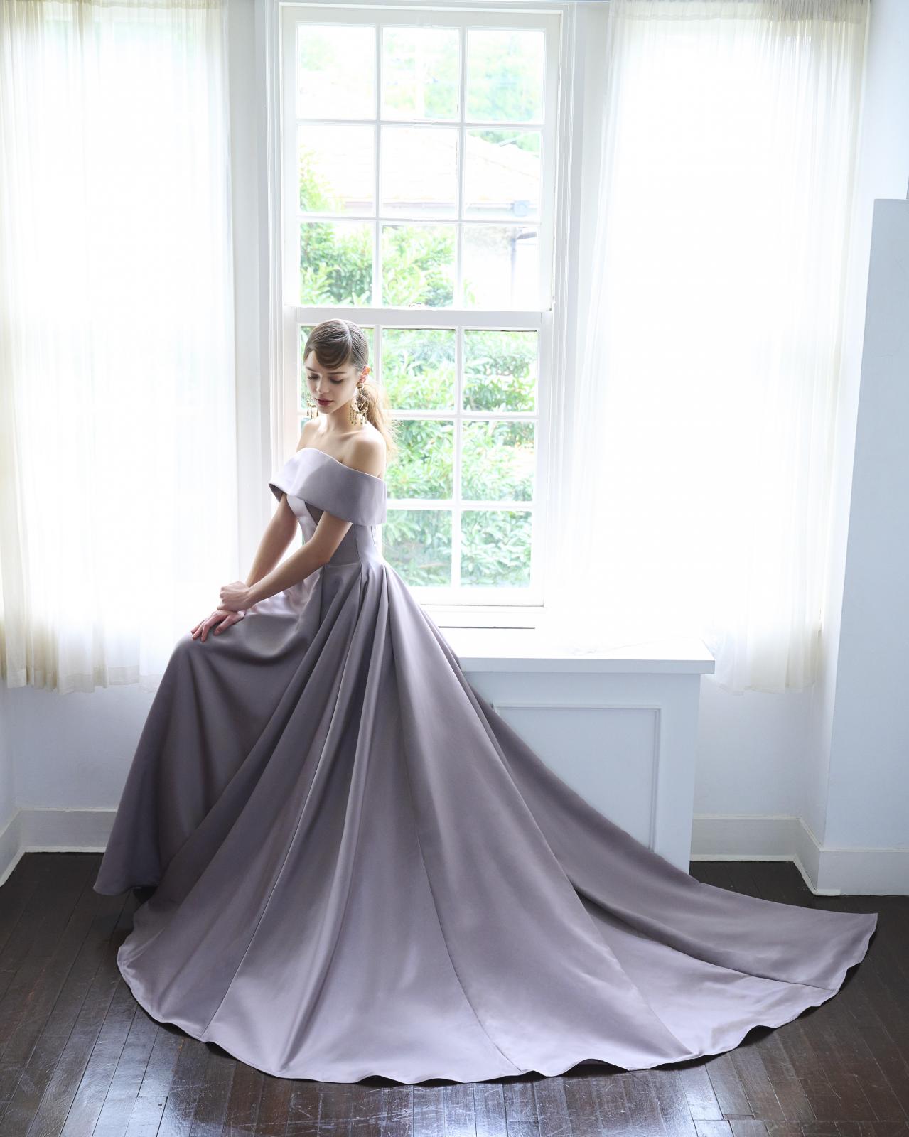 選び抜いた素材と繊細なディテールが織りなす、華やかなカラードレス