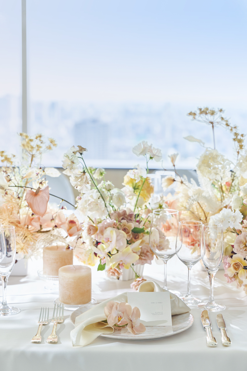 ウエディングテーマや、イメージカラーに合わせて、気品に満ちたコーディネートに