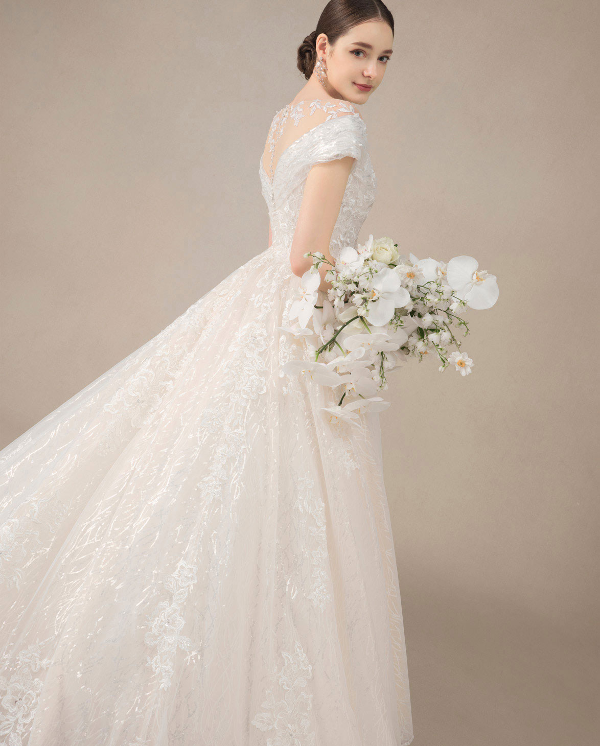 日本人の体型に合わせて繊細につくられたドレスは、シルエットが最も美しい