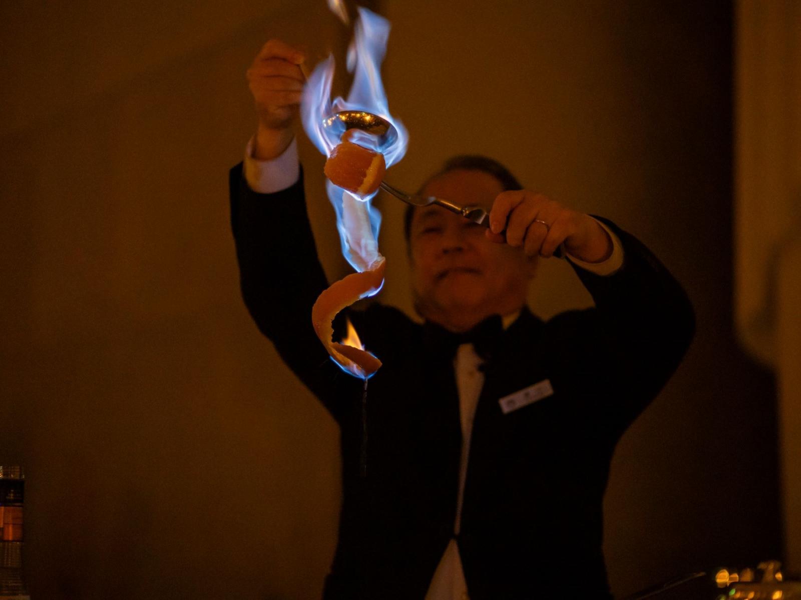 目の前で料理演出も可能。見た目・香り・音でゲストを愉しませてくれる