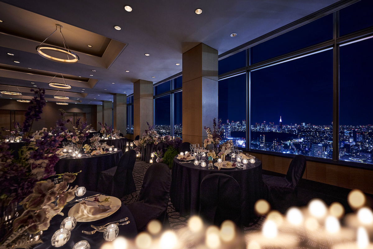 東京スカイツリーや東京タワーが見える絶景。街の灯りがふたりのウエディングを美しく演出。