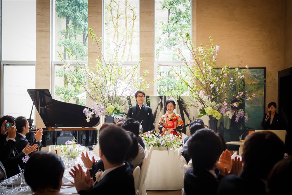 季節の花や、活け花の世界を感じるような壮大な装飾も専属コーディネーターにお任せ！