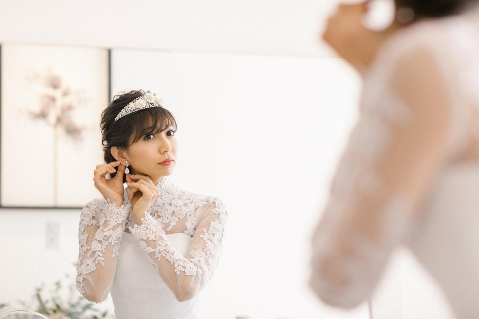 白を基調とした明るいブライズルーム。光に包まれた美しい花嫁撮影におススメ。