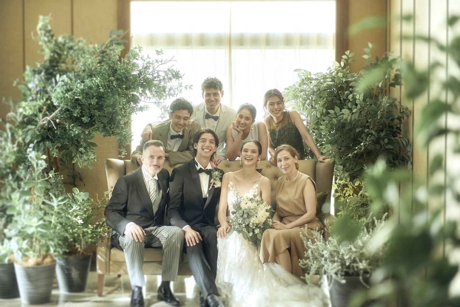 メイン席をソファにしたり、隣接のホワイエにフォトブースを設けたり、貸切だから自由にアレンジが叶う