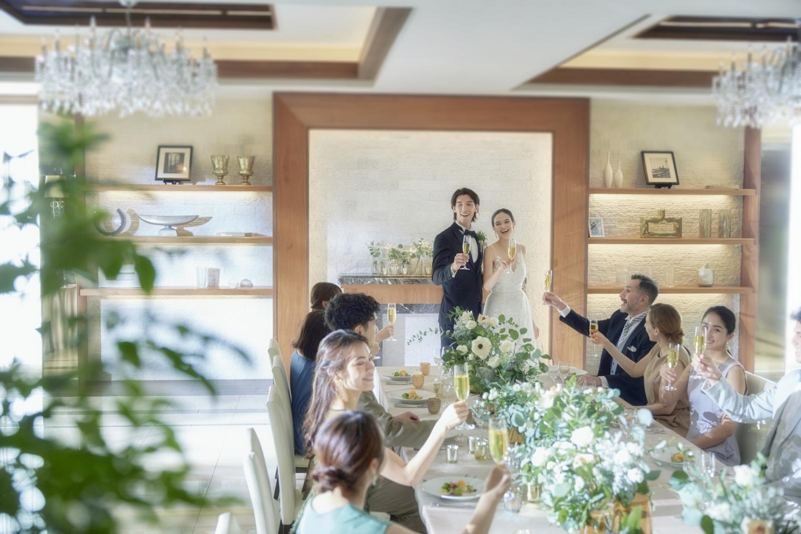 広々とした貸切空間でおふたりもゲストも周囲を気にすることなく、リラックスして過ごすことができる