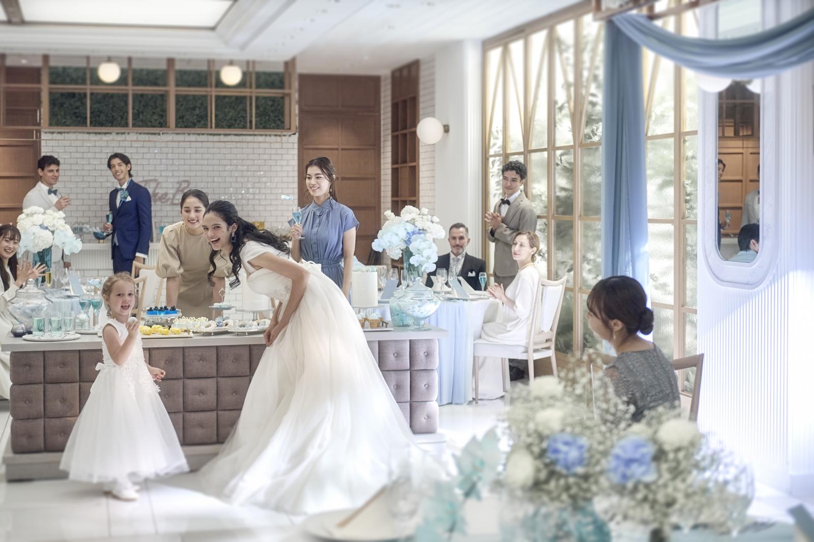 【アルマリアン）一面に広がるオープンキッチンを存分に活かしてゲストへのおもてなしを叶えよう