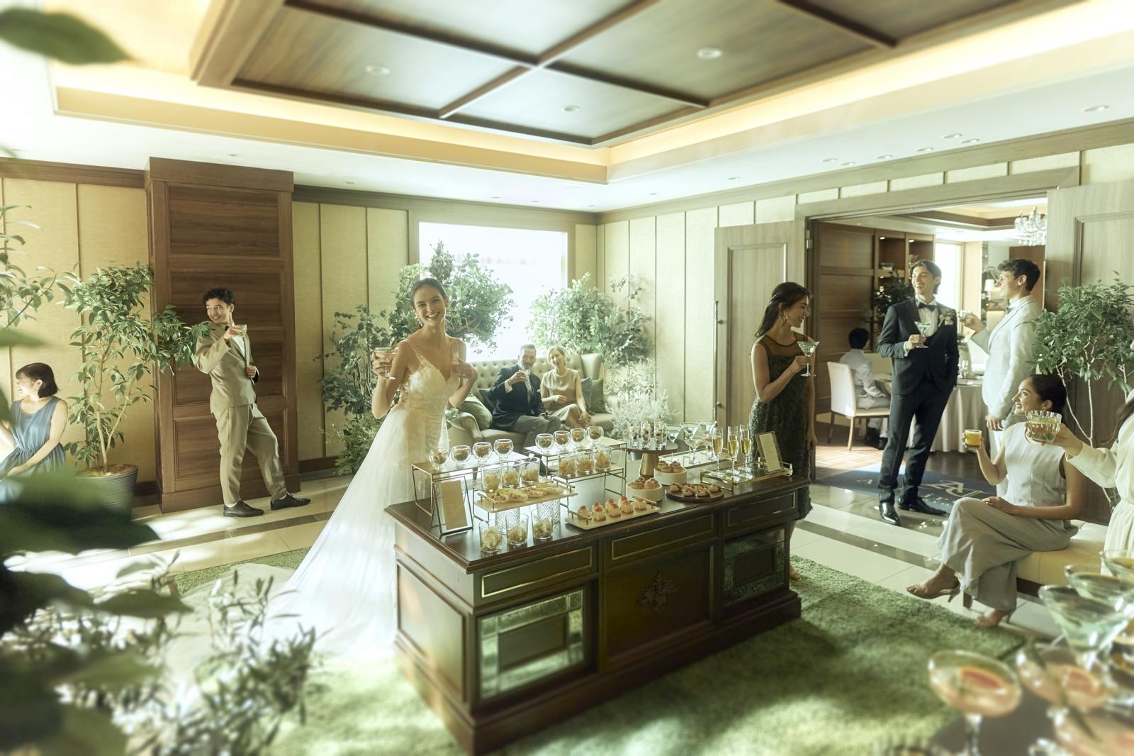 広々とした貸切空間で、おふたりもゲストも周囲を気にせずリラックスして過ごすことができる。ゲストとの触れ合いを大切に、一人ひとりに感謝の気持ちを伝えよう。