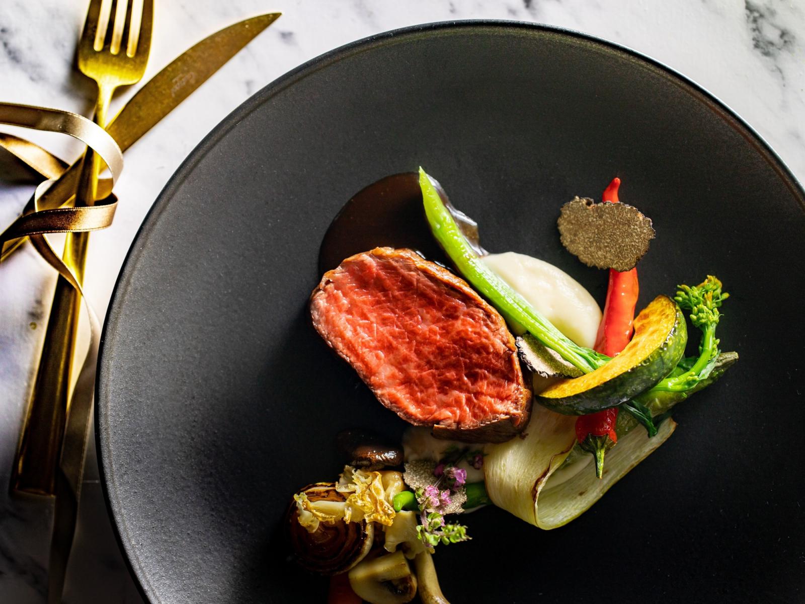 仏3ツ星店修行シェフ×グルメガイド1ツ星の割烹料理長が手掛ける和フレンチは幅広い年代の方に親しまれる