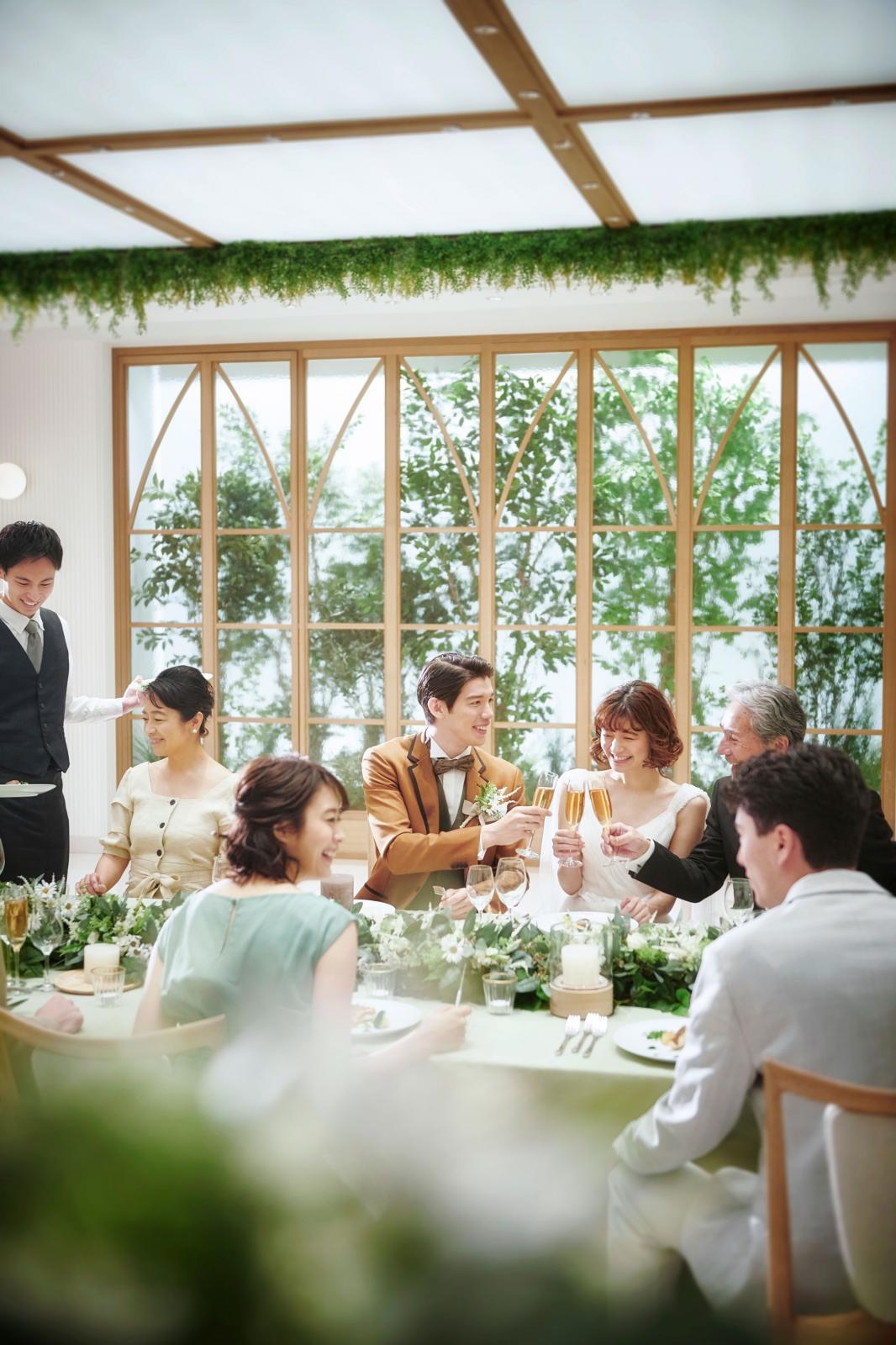 屋内でありながら豊かな緑を感じてリラックスできる空間