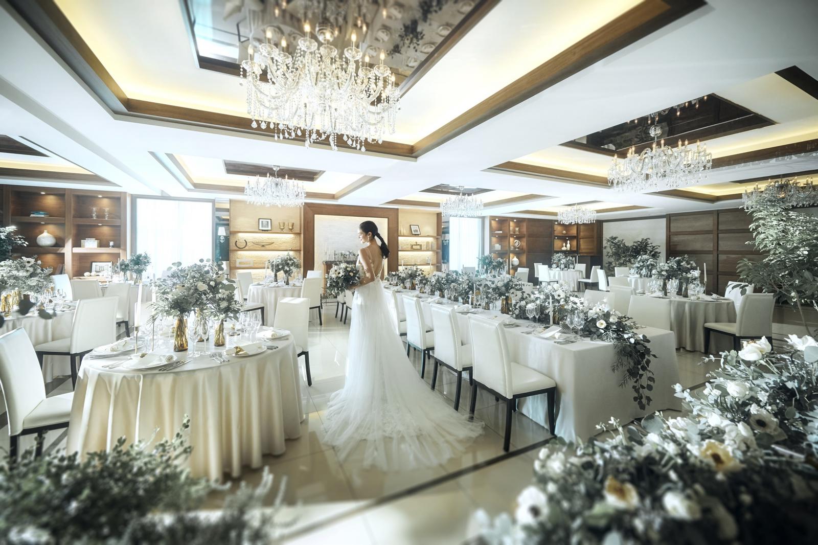上品さと居心地の良さを兼ね備えたパーティ会場は、ホテルライクなパーティにも合う