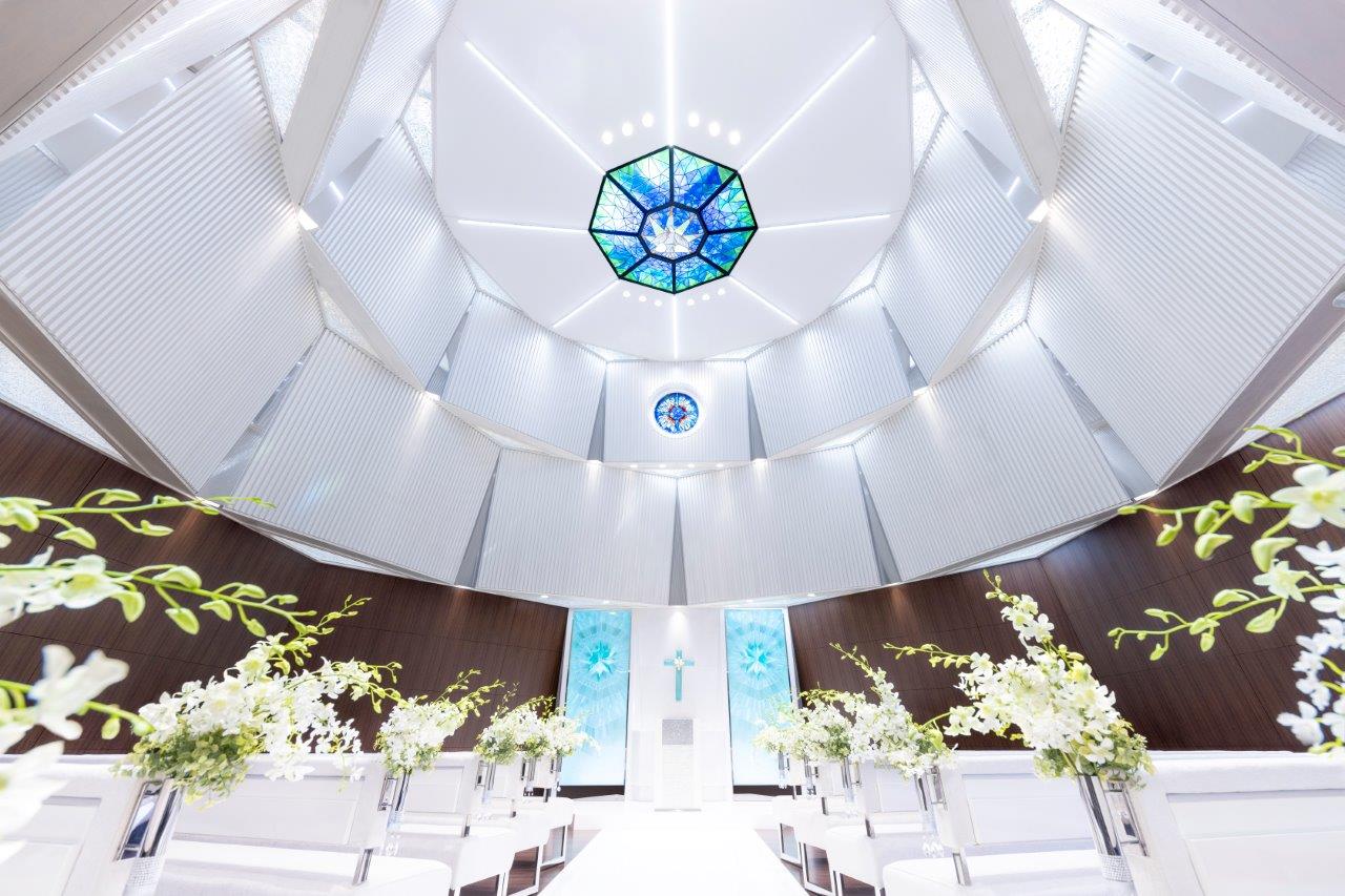 ８路線が交わる池袋駅から徒歩3分の上質ウエディング。自然光が降り注ぐ独立型チャペルで永遠の誓いを