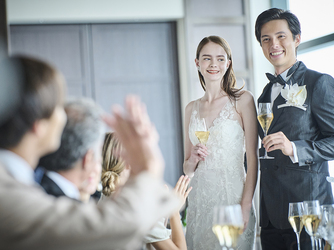 親しい友人や親族だけを招いて、美食と会話を楽しむ少人数のウエディングスタイル
