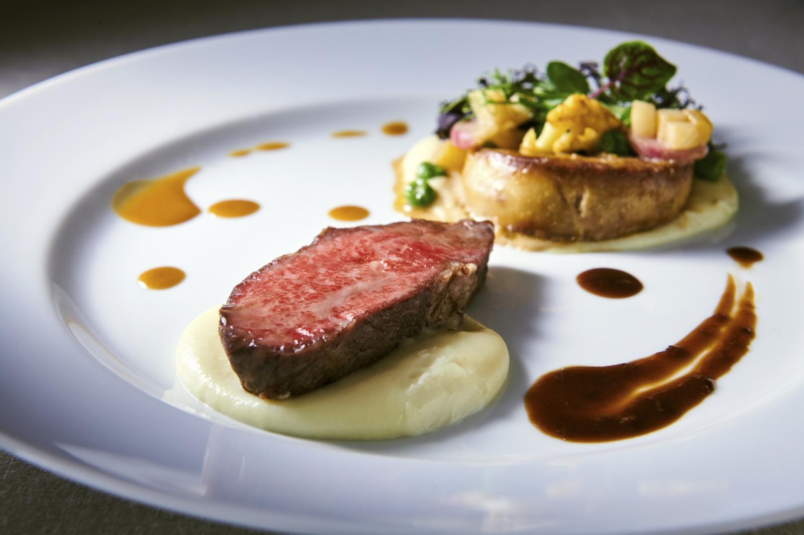 仏3ツ星店修行シェフ×グルメガイド1ツ星の割烹料理長が手掛ける和フレンチは、幅広い年代の方に親しまれる味付け