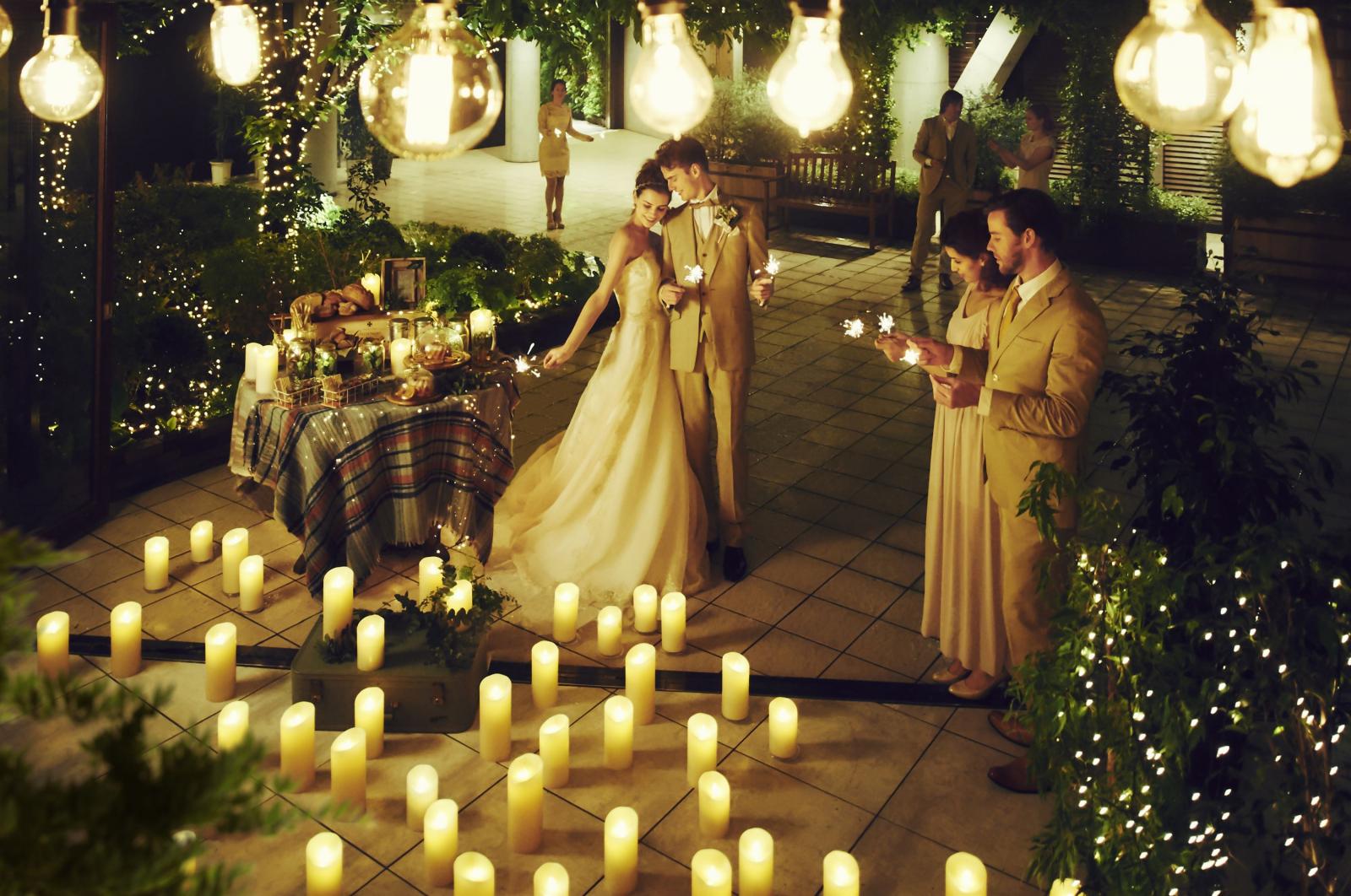 ライトアップとキャンドルが煌めくロマンテックガーデン