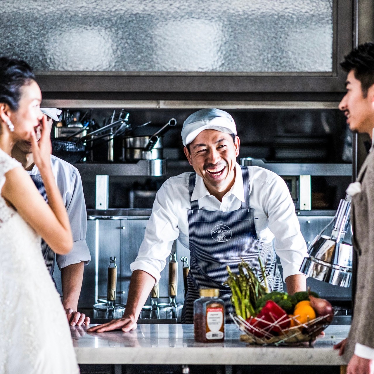 オープンキッチンで、温かいお料理と香りをお楽しみいただけます。