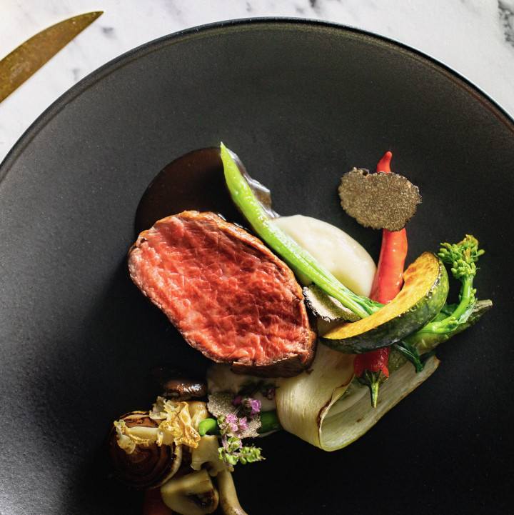 自然をモチーフに人生の節目になぞらえたコンセプトメニューが、ゲストの心を満たしていく