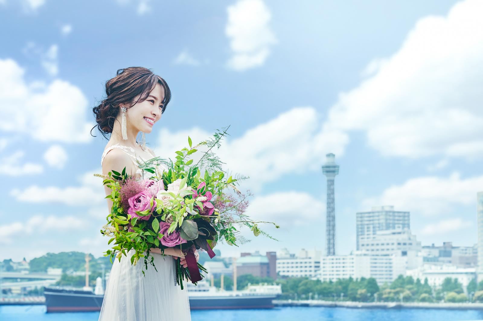 1961年の開業より横浜を見守り続けてきた横浜マリンタワー。ふたりの歴史をスタートさせるにふさわしい場所となる