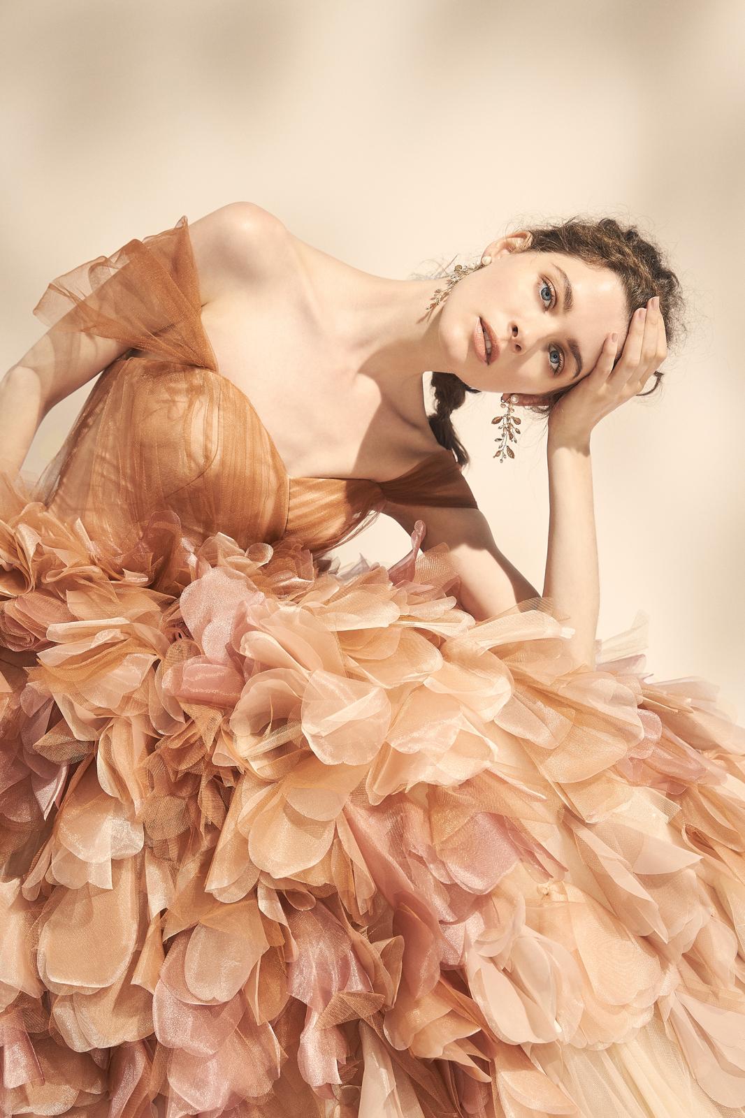 世界最高級のドレスブランドをはじめ洗練シルエットのドレスが多彩