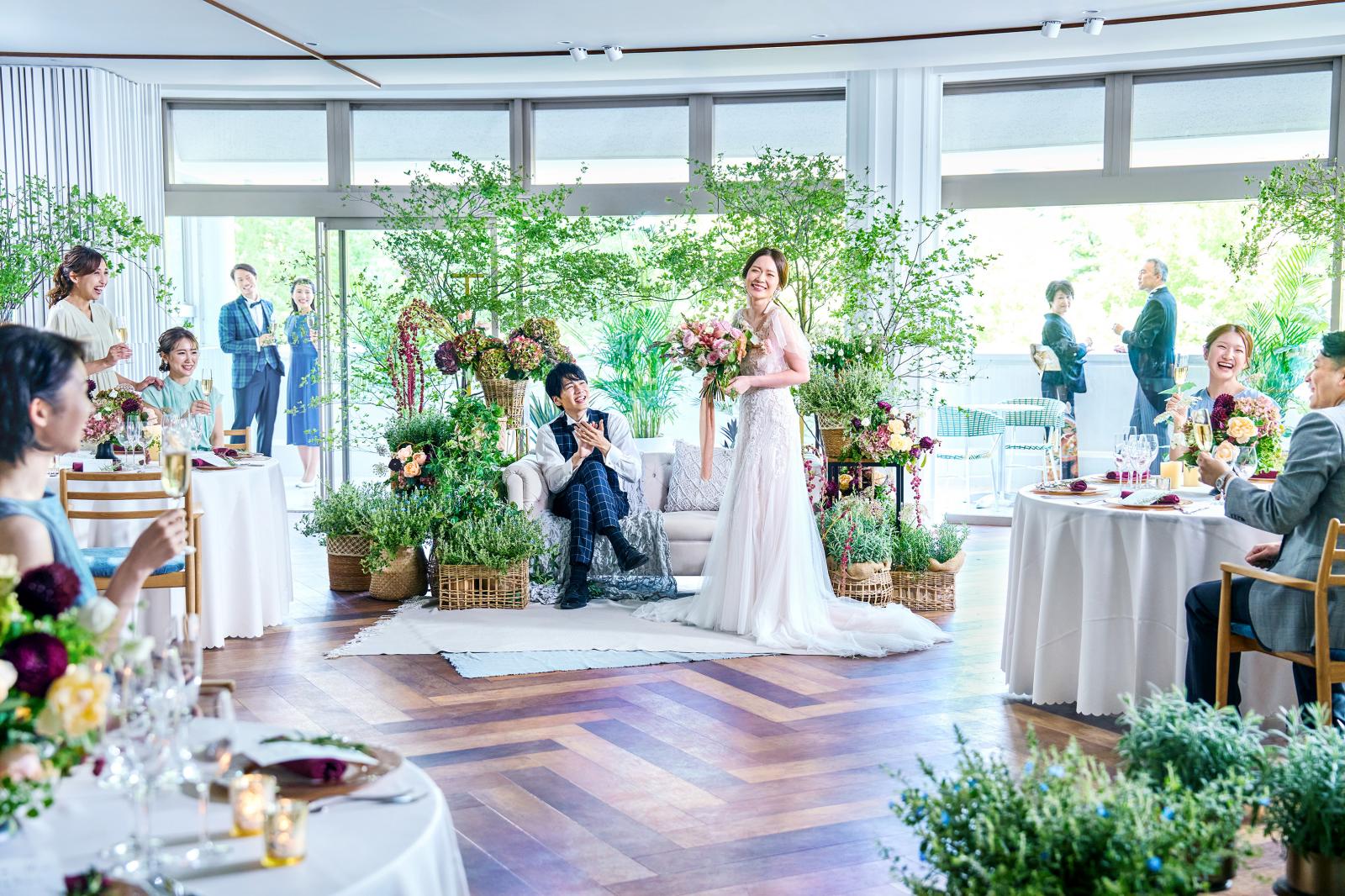 まるで海沿いのゲストハウスのホームパーティに招くように　リラックスした時間が流れます