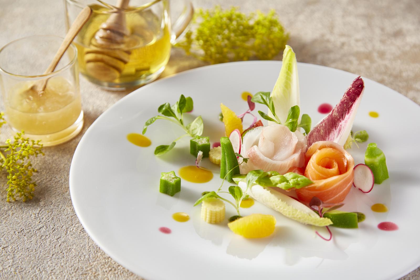 ～新婦ご親族 みかん農家で穫れた みかんとみかん蜂蜜のおもてなし～  新婦おじ様のみかん農家で穫れたみかんを使用とみかん蜂蜜のソースであしらえたお迎えの一皿