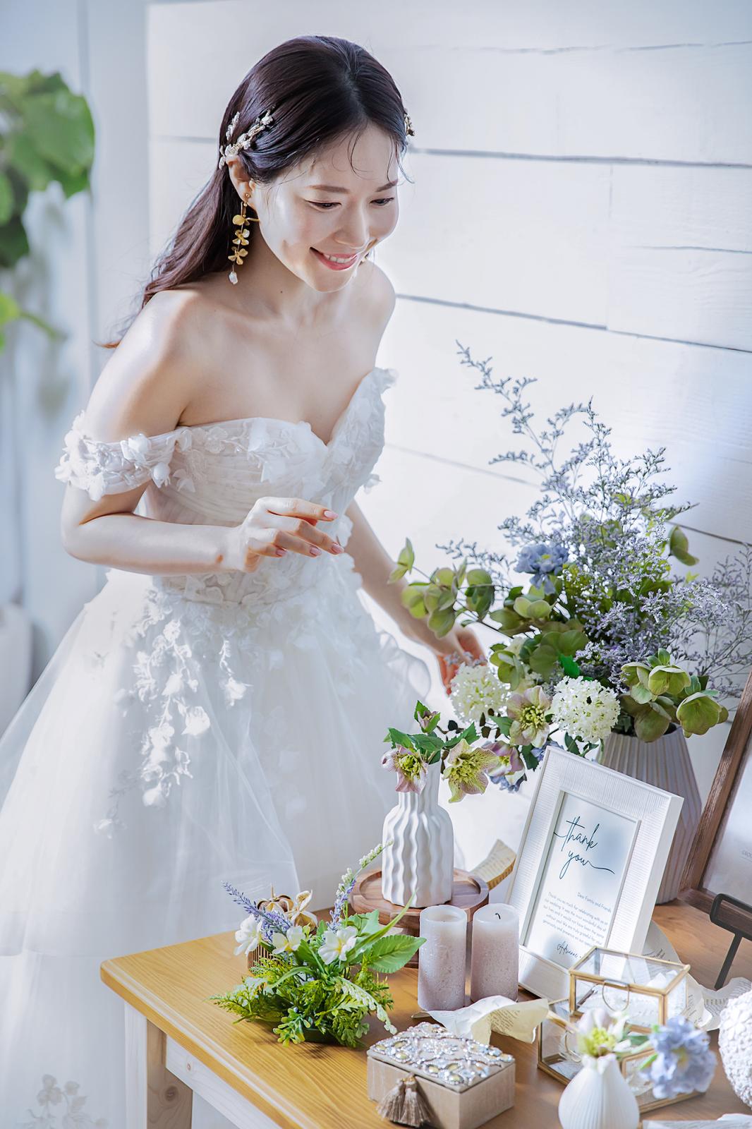 海のにおいや木のぬくもりを感じさせる開放的なインテリアで構成されたパーティ会場