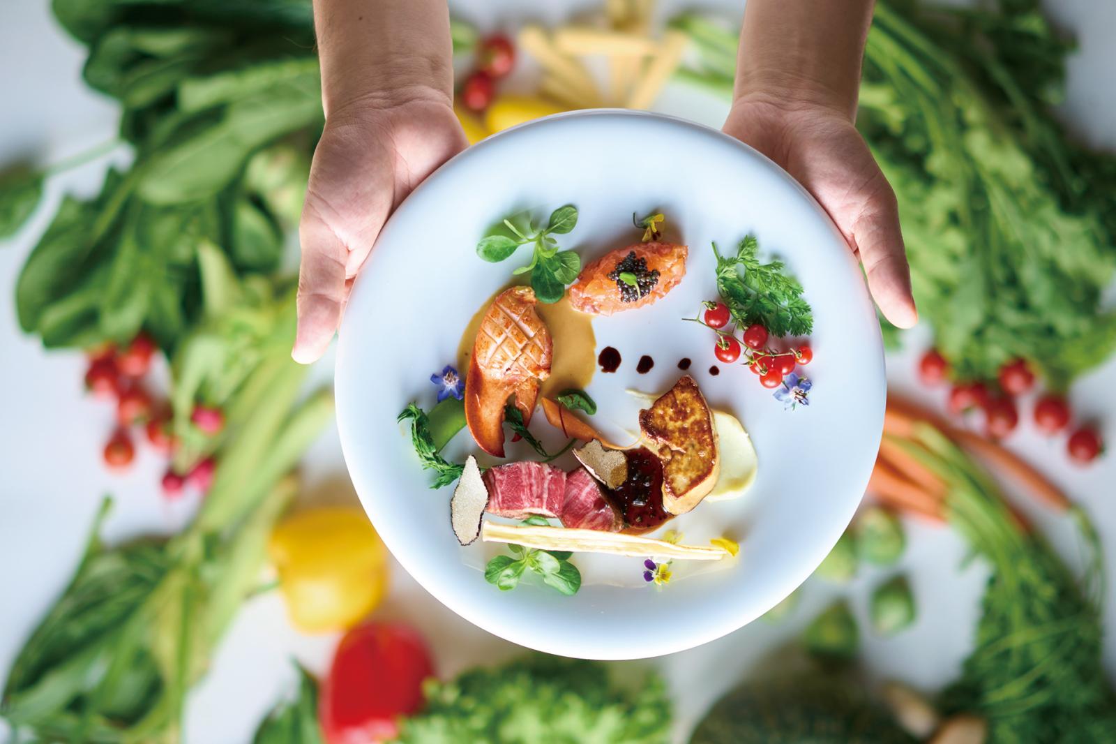 一組一組違うメニューは想い出の料理や出身地の食材　たくさんのおふたりの想いをお料理の形へと創り上げる