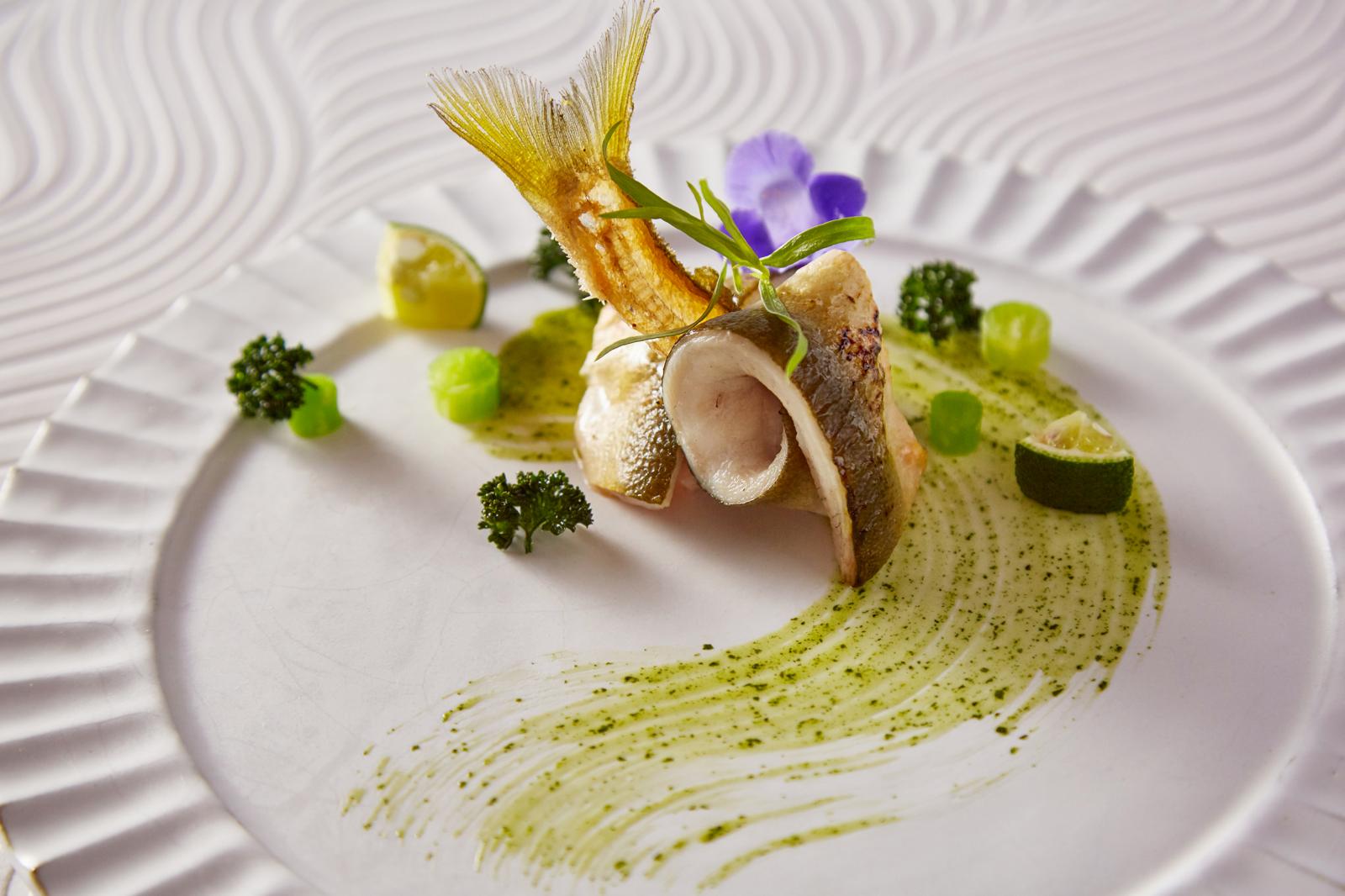 ～お二人の出身地～　茨城・大阪　河の流れに見立てたドレッセに鮎を泳がせて　芋田楽・水茄子を借景として