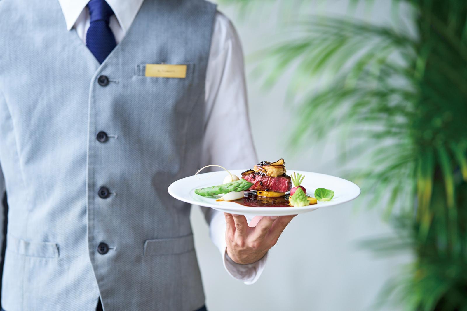 ひと皿ひと皿に感謝の気持ちを表現しゲストに届けます　料理で最高のおもてなしを提案します