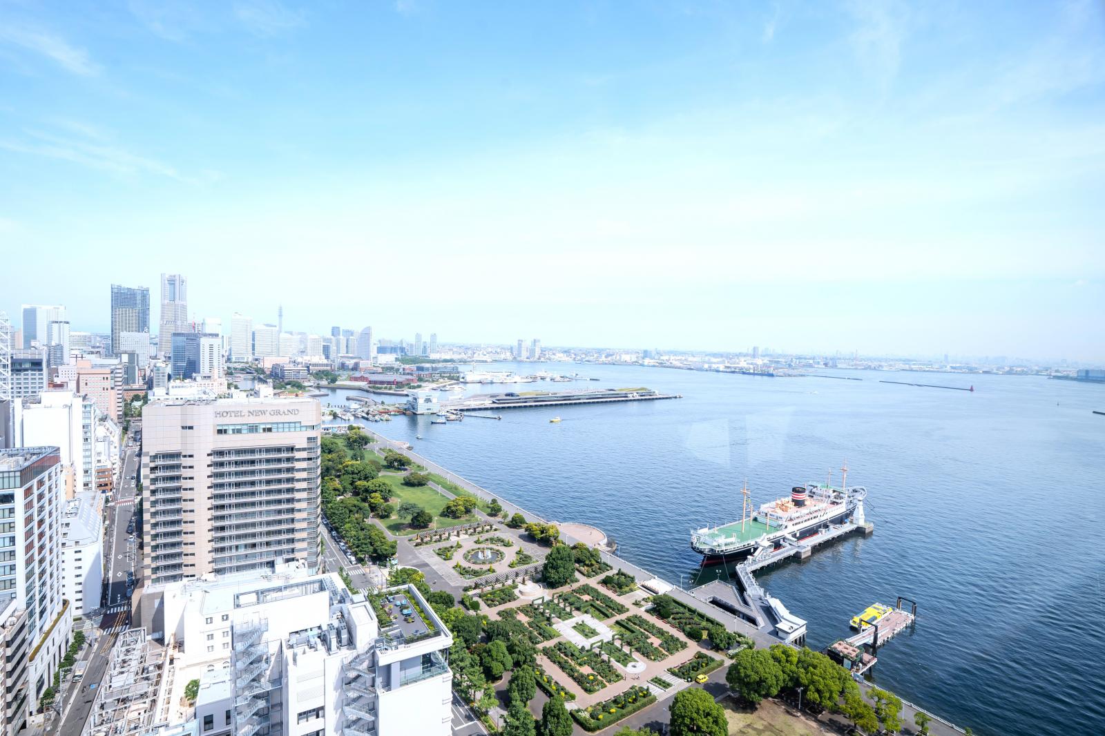 横浜の街並み・空・海のパノラマビューが広がる