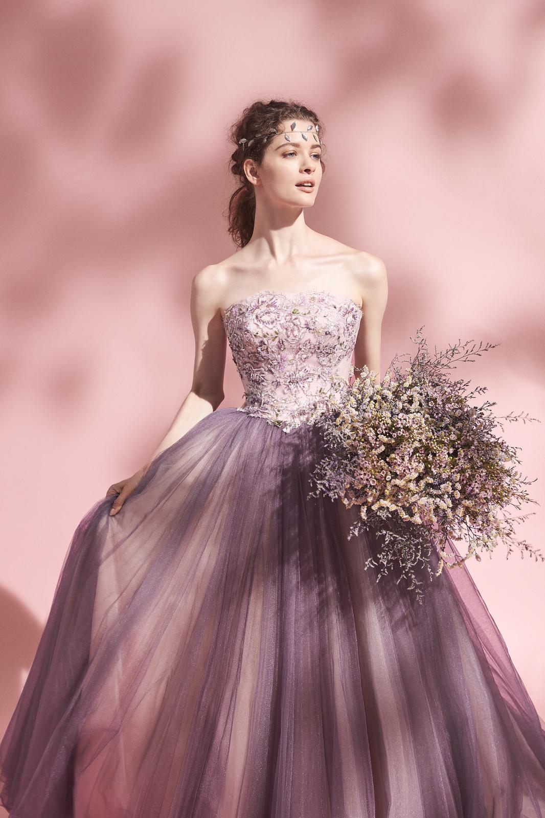 チュールが柔らかな印象の一着