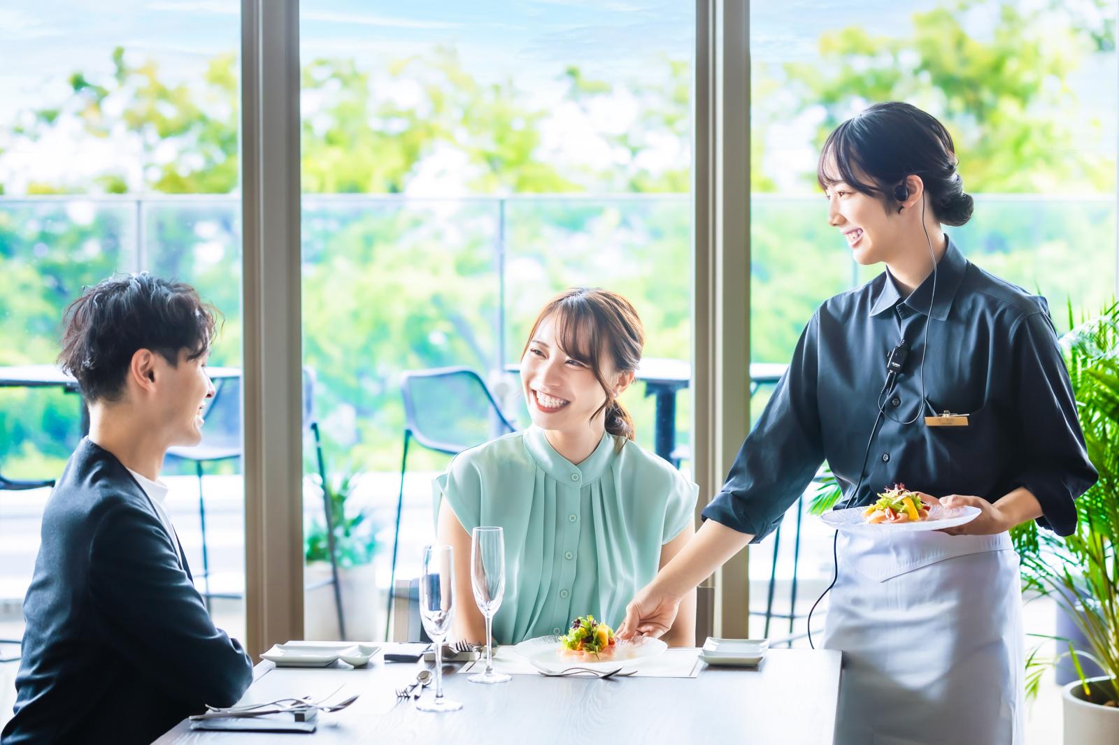 併設レストランにて想い出の料理をまた楽しむことができる