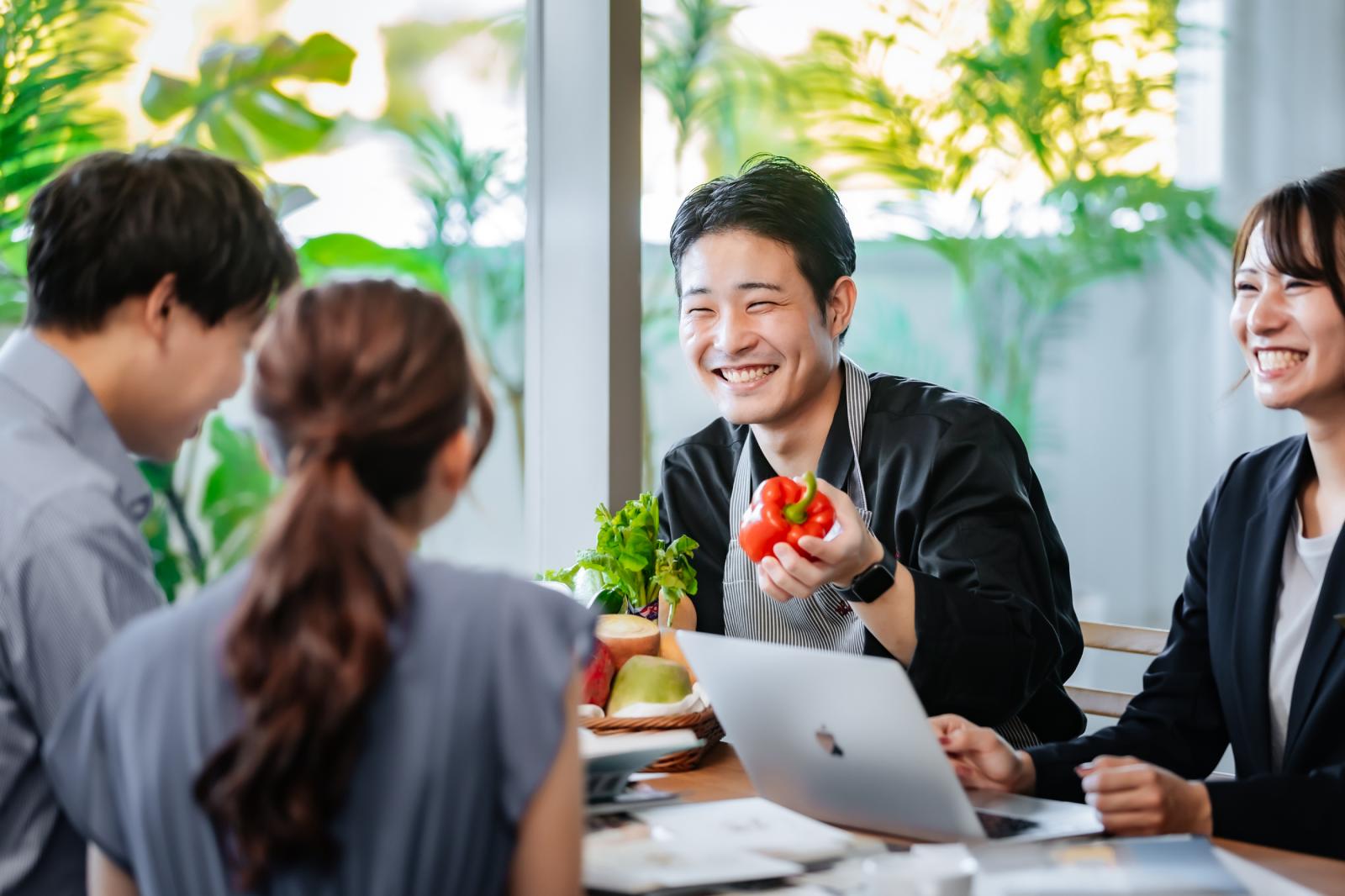 「料理で選んだ」というカップルも多く、厳選された旬の素材を最大限に引き出す調理法にこだわっています。ゲストが最後の一口まで驚き、喜んでくださる理由を、ぜひおふたりの舌で確かめてみてください。