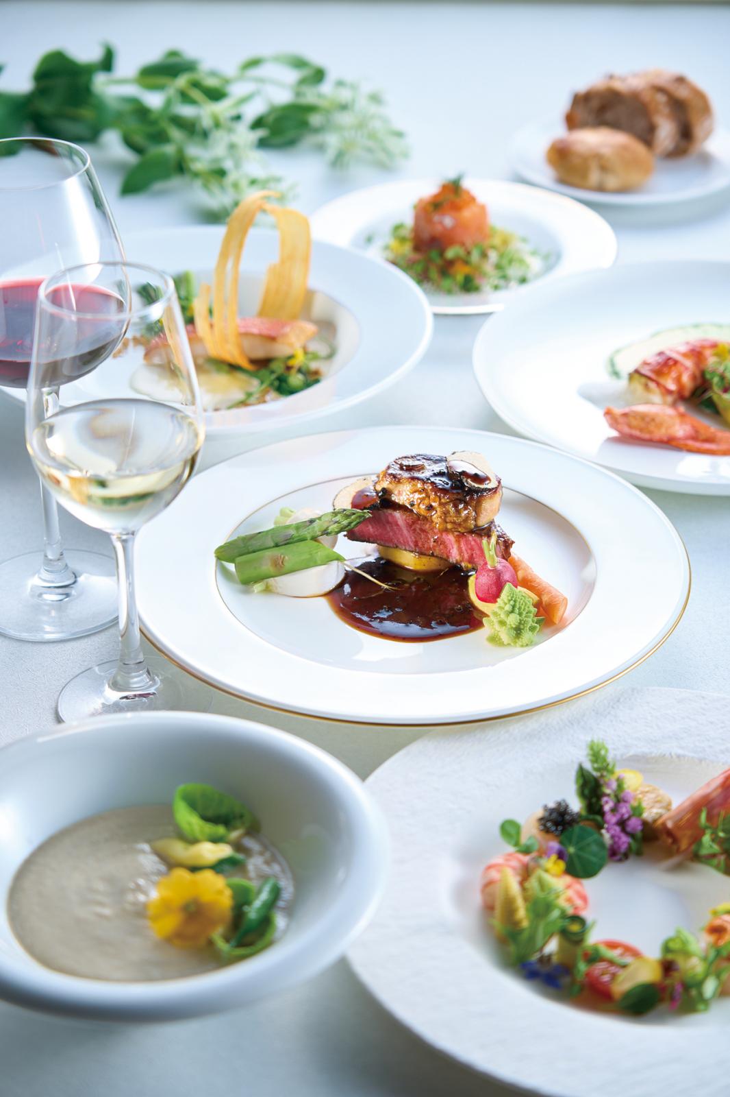 この日のために厳選された素材におふたりの想いをのせて　お客様のもとへお届けします