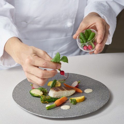 一皿の彩りを考えて。目に美しく、いきいきとした野菜の舌触りが楽しく、そして文句なしにおいしい