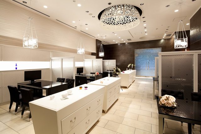 洗練された打ち合わせスペース。結婚式の準備期間も楽しんでもらいたいという想いをこめて