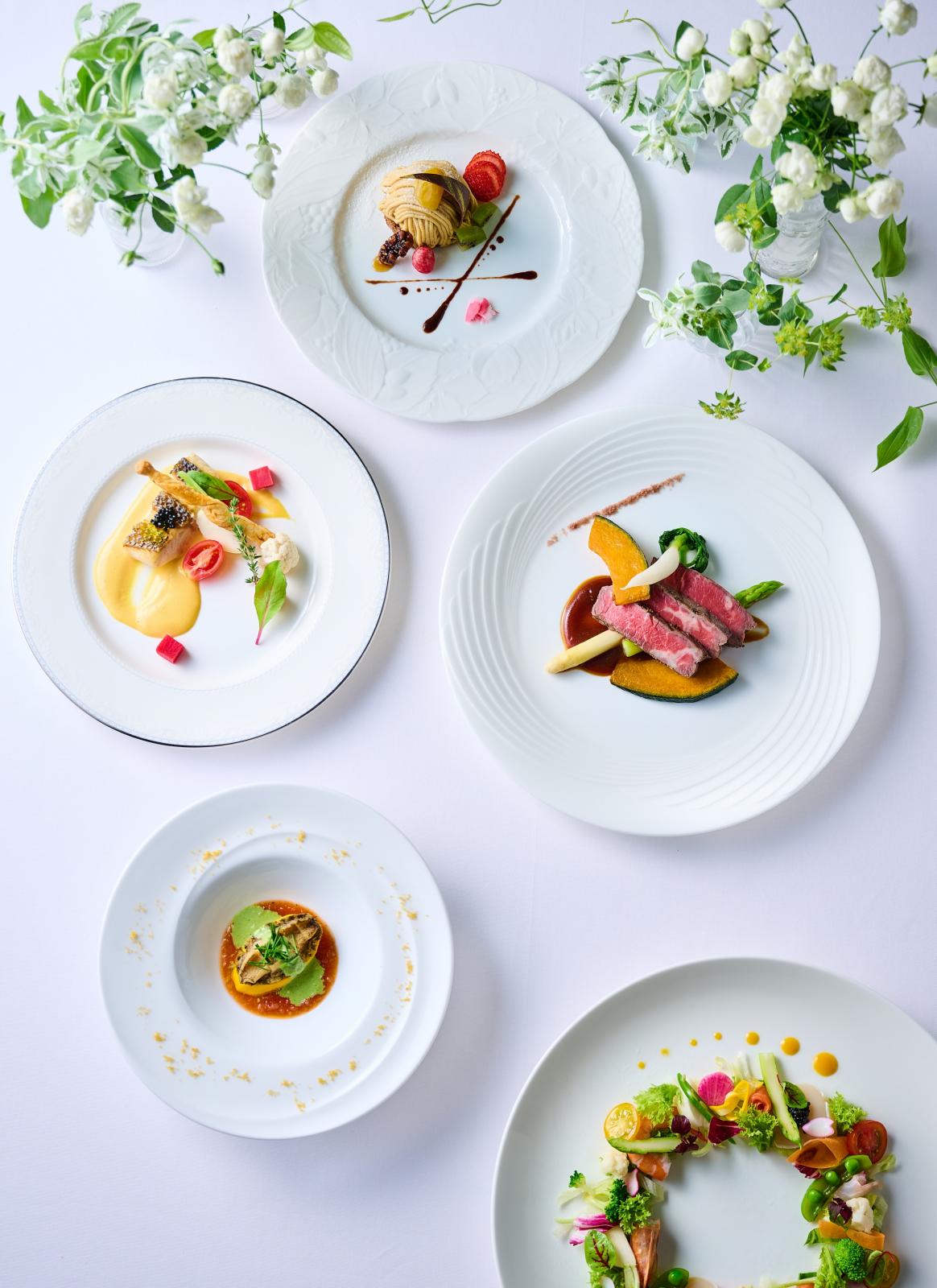 素材を活かして創る「ふたりだけ」のコース料理。アートのような美しさが笑顔あふれる時間をひきだす