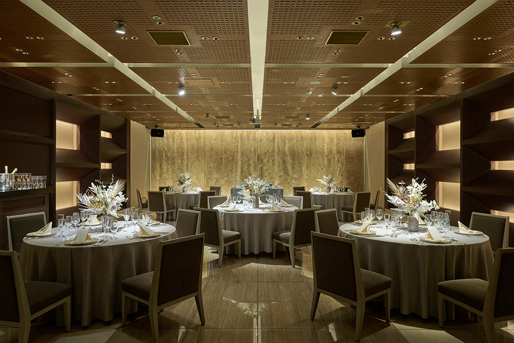 60名までの人数帯専用会場も。音響やプロジェクターなど設備が充実しているので、思い通りの少人数ウエディングに