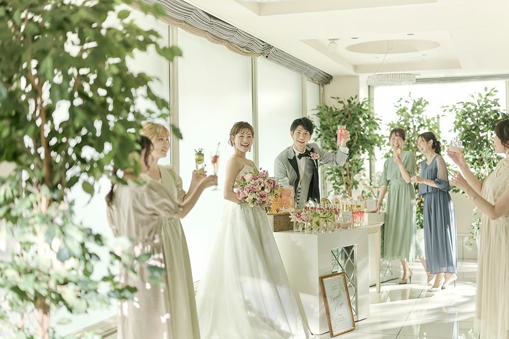 パーティの中盤は、ふたりが動いてゲストにデザートを手渡して。一人ずつと会話を交わせる時間になる