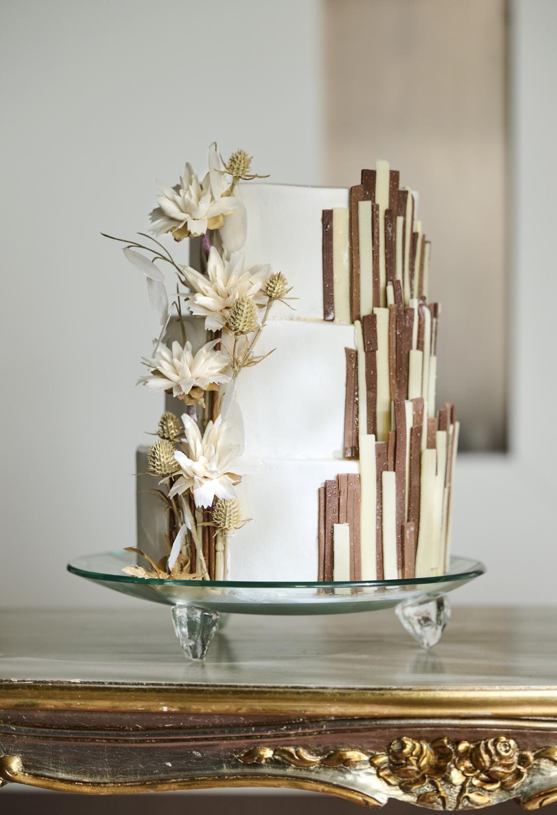 おふたりらしいセンスあふれるアートなデザインも素敵。こだわりのオリジナルケーキもお作りします