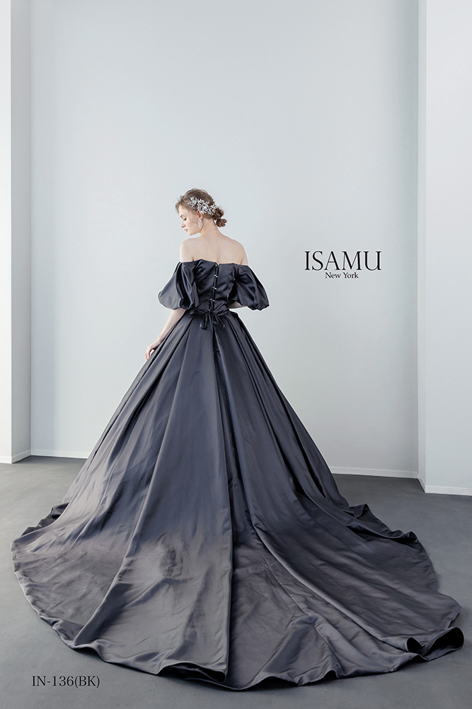 お色直しで雰囲気を変えて。高級感や大人っぽさを演出できる。