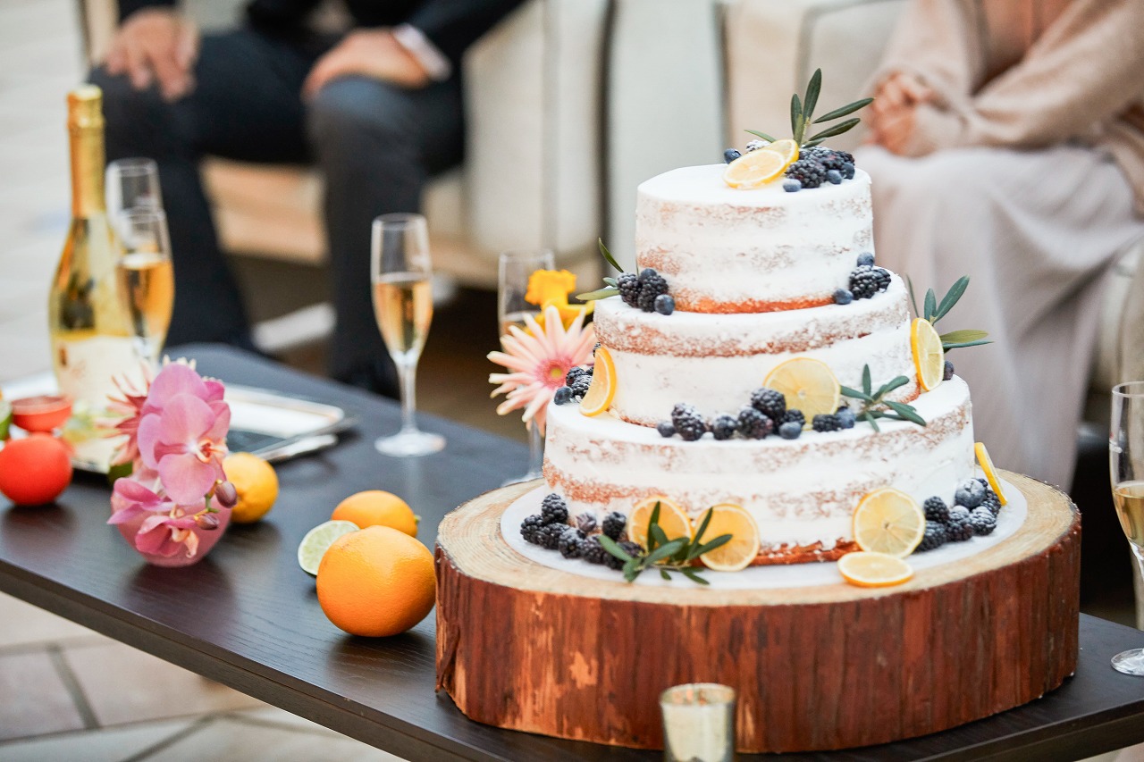 会場のコーディネートに合わせたこだわりのケーキを